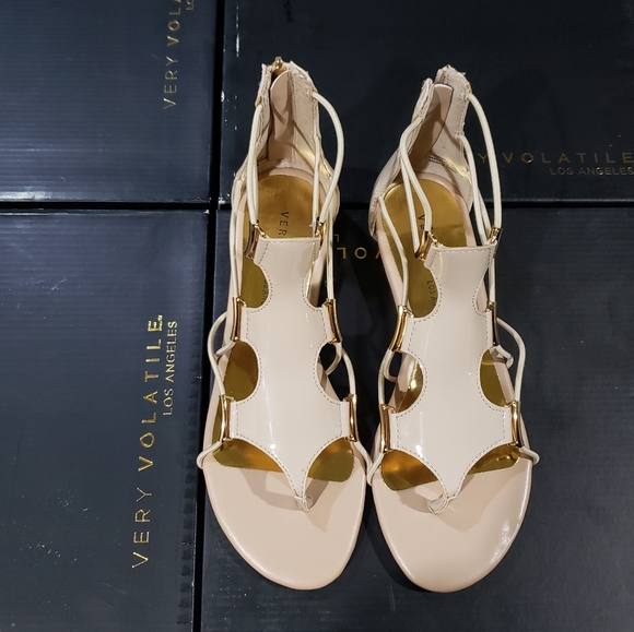 Very Volatile Clea Beige New in Box Rare Size 7 - Picture 2 of 7